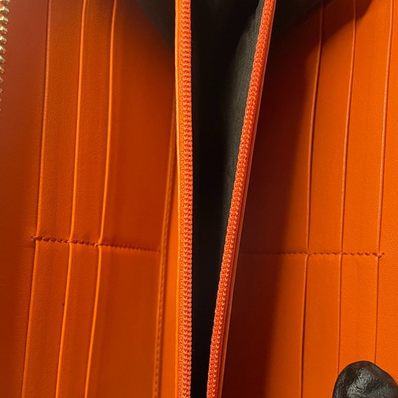 Gucci Orange Embossed Wallet - Picture 3 of 10